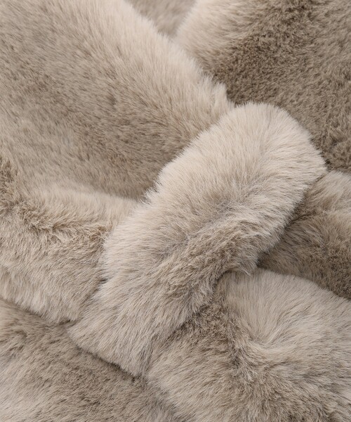 A/C DESIGN BY ALPHA CUBIC（エーシーデザインバイアルファキュービック）の「【顔周りを華やかに演出】ファーティペット（ストール/ショール・レディース・ベージュ/ライトグレー・フリー）」の10枚目の写真