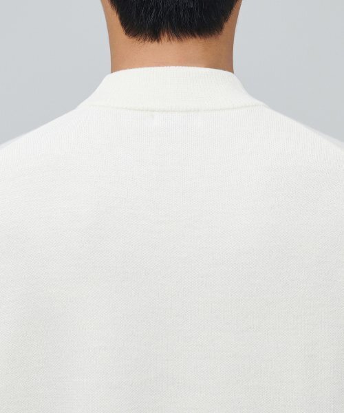 MUSINSA STANDARD(ムシンサスタンダード)の「ミニマルモックネックニット【クリーム】(ニット/セーター・メンズ・その他・SMALL/MEDIUM/LARGE/X-LARGE/XX-LARGE)」の4枚目の写真