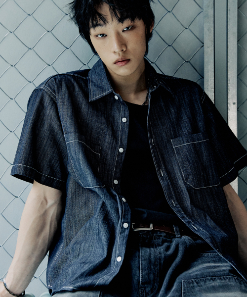 P.IN.O(ピインオ)の「ノンフェイドセミクロップ半袖デニムシャツ - ダークブルー(シャツ/ブラウス・メンズ・その他・LARGE/MEDIUM)」の2枚目の写真