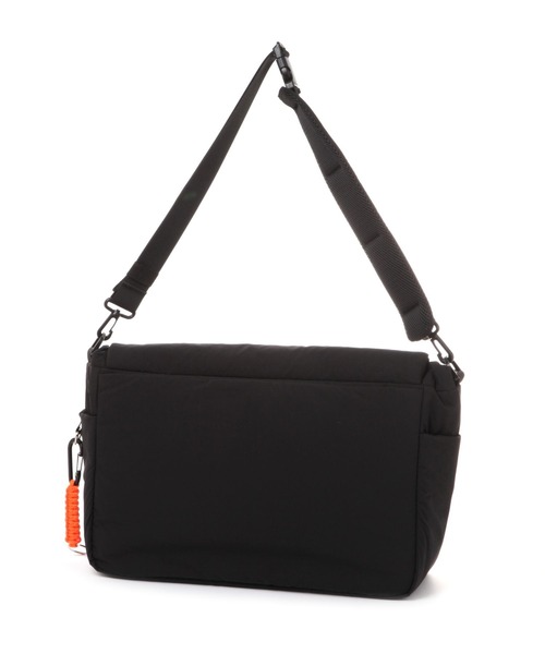 BAYFLOW（ベイフロー）の「チャーム付き中綿ショルダーバッグ（ショルダーバッグ・メンズ・ブラック/グレー・FREE）」の8枚目の写真