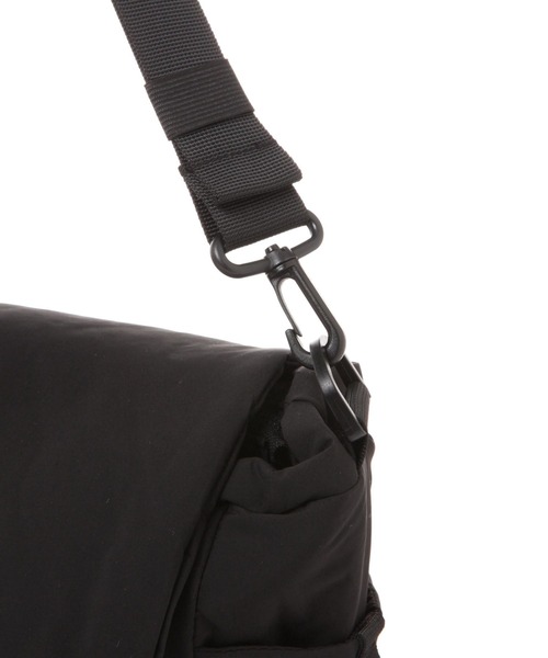 BAYFLOW（ベイフロー）の「チャーム付き中綿ショルダーバッグ（ショルダーバッグ・メンズ・ブラック/グレー・FREE）」の10枚目の写真