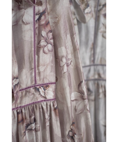 ZOZO限定】ヴィンテージフラワーベロアパイピングボウタイワンピース