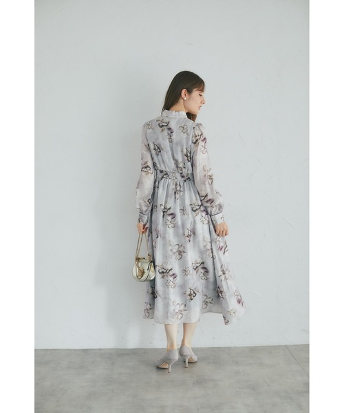 tocco closet(トッコ クローゼット)の「【ZOZO限定】ヴィンテージフラワーベロアパイピングボウタイワンピース(ワンピース・レディース・ライトグレー/モーブ系・M)」の5枚目の写真