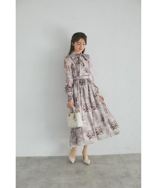 tocco closet(トッコ クローゼット)の「【ZOZO限定】ヴィンテージフラワーベロアパイピングボウタイワンピース(ワンピース・レディース・ライトグレー/モーブ系・M)」の14枚目の写真