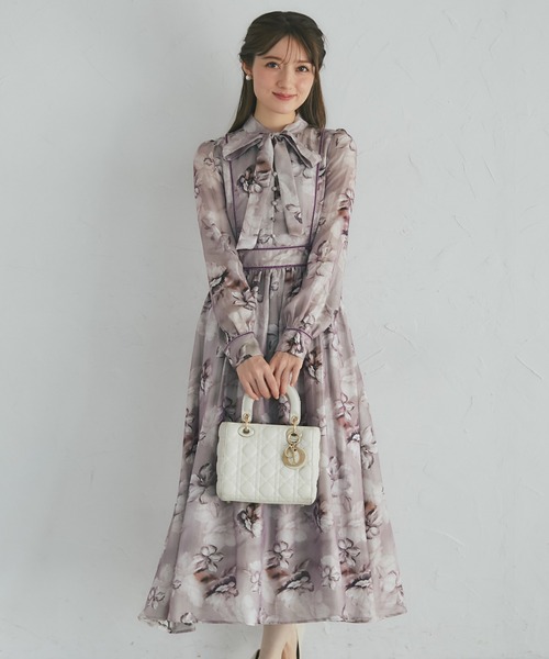 tocco closet(トッコ クローゼット)の「【ZOZO限定】ヴィンテージフラワーベロアパイピングボウタイワンピース(ワンピース・レディース・ライトグレー/モーブ系・M)」の18枚目の写真