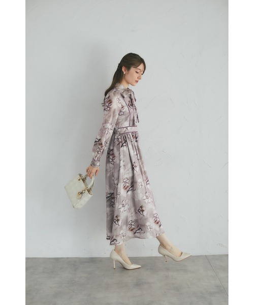 tocco closet(トッコ クローゼット)の「【ZOZO限定】ヴィンテージフラワーベロアパイピングボウタイワンピース(ワンピース・レディース・ライトグレー/モーブ系・M)」の16枚目の写真