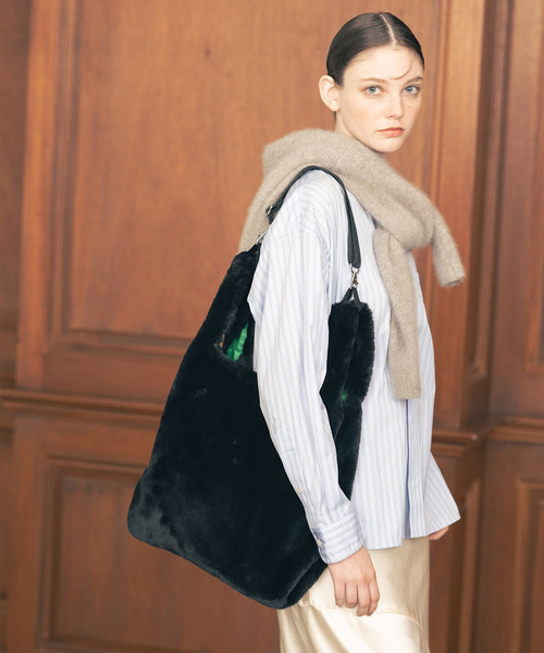 LeSportsac(レスポートサック)の「FUR SHOULDER TOTE ブラックフラッフィーファー(トートバッグ・レディース・ブラック・FREE)」の11枚目の写真