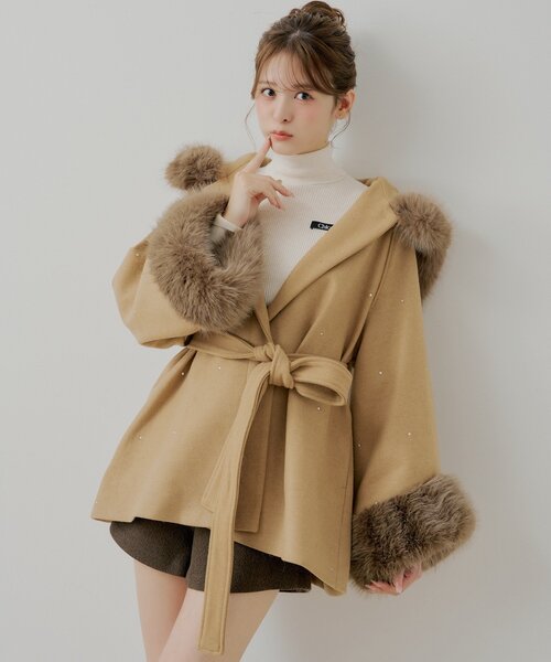 ビジュー付きファー襟ケープコート（ポンチョ）｜Chico（チコ）の