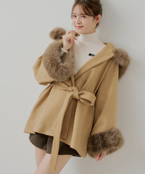 ビジュー付きファー襟ケープコート（ポンチョ）｜Chico（チコ）の