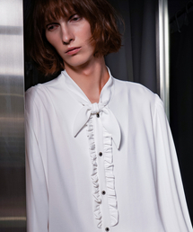 UNTAGE（アンテージ）の「ボウタイラッフルフラケットブラウス[ホワイト(MAN)]_UTS-FS81（シャツ/ブラウス）」