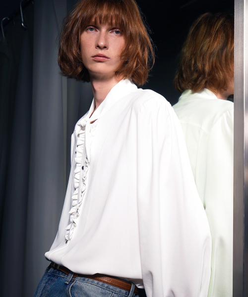 UNTAGE（アンテージ）の「ボウタイラッフルフラケットブラウス[ホワイト(MAN)]_UTS-FS81（シャツ/ブラウス・メンズ・その他・FREE）」の4枚目の写真
