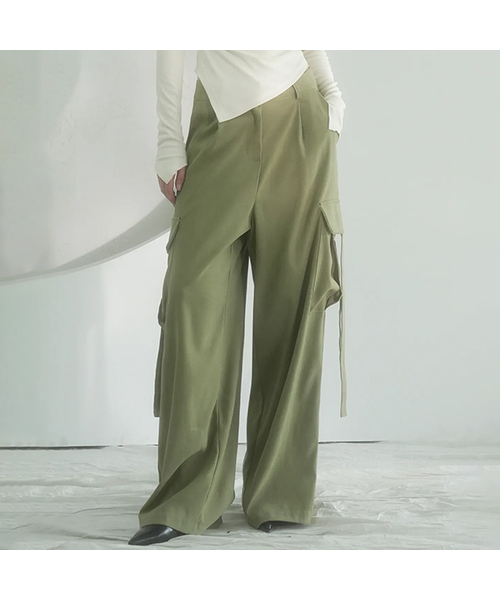 Vivacious(ビバシャス)の「Strap Cargo Pants - 3COL(その他パンツ・レディース・ピンク/カーキ/ブラック・SMALL/MEDIUM/LARGE)」の2枚目の写真