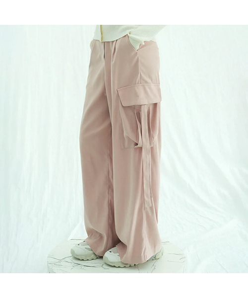 Vivacious(ビバシャス)の「Strap Cargo Pants - 3COL(その他パンツ・レディース・ピンク/カーキ/ブラック・SMALL/MEDIUM/LARGE)」の3枚目の写真
