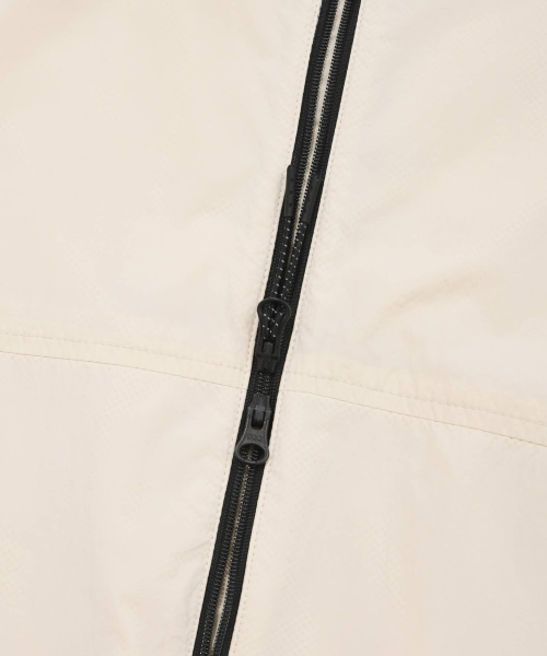 COVERNAT（カバーナット）の「軽量パッカブルウインドブレーカーエクリュ（ナイロンジャケット・レディース・その他・SMALL/MEDIUM/LARGE/X-LARGE/X-SMALL）」の7枚目の写真