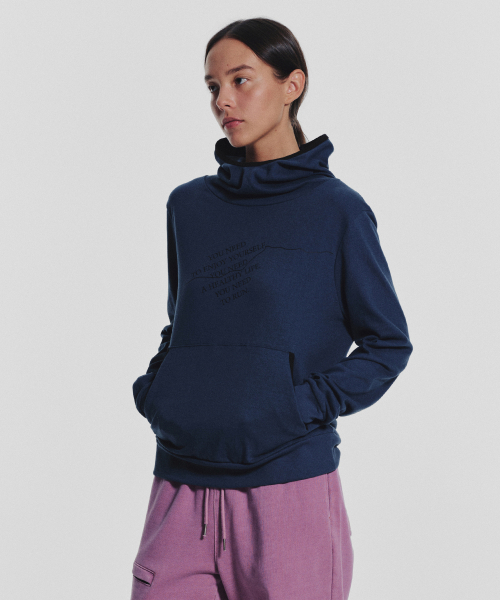 MENASOO(ミナス)の「MNS Track Binding High Neck Hoodie_Deep Blue(パーカー・レディース・ダークブルー・2/1)」の2枚目の写真