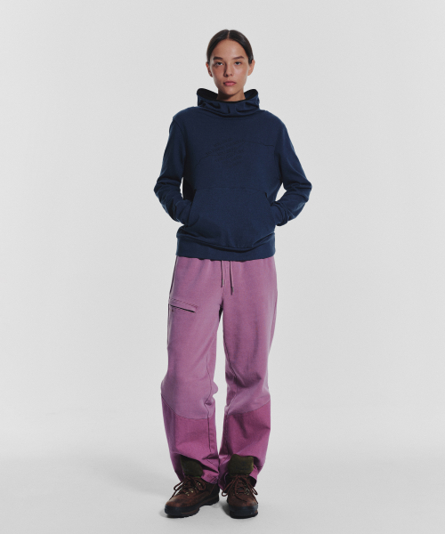 MENASOO(ミナス)の「MNS Track Binding High Neck Hoodie_Deep Blue(パーカー・レディース・ダークブルー・2/1)」の4枚目の写真