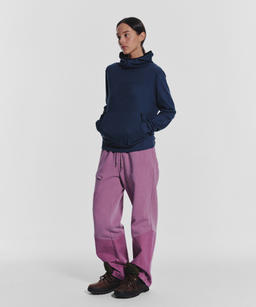 MENASOO(ミナス)の「MNS Track Binding High Neck Hoodie_Deep Blue(パーカー・レディース・ダークブルー・2/1)」の5枚目の写真