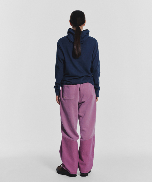 MENASOO(ミナス)の「MNS Track Binding High Neck Hoodie_Deep Blue(パーカー・レディース・ダークブルー・2/1)」の6枚目の写真