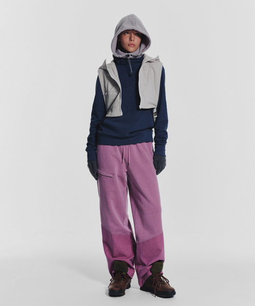 MENASOO(ミナス)の「MNS Track Binding High Neck Hoodie_Deep Blue(パーカー・レディース・ダークブルー・2/1)」の7枚目の写真