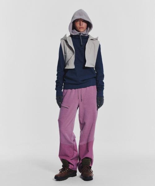 MENASOO(ミナス)の「MNS Track Binding High Neck Hoodie_Deep Blue(パーカー・レディース・ダークブルー・2/1)」の8枚目の写真