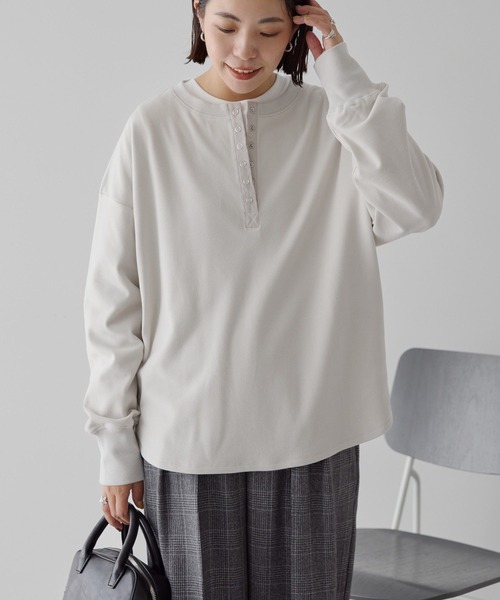 AMERICAN HOLIC(アメリカンホリック)の「ソフトタッチヘンリーネックプルオーバー(Tシャツ/カットソー・レディース・チャコールグレー/グレー/ブラウン・L/M)」の4枚目の写真