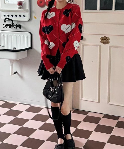 STAY MOTION（ステイモーション）の「【WEB限定】ハート柄ニットカーディガン［韓国ファッション ガーリー］≪新作≫（カーディガン/ボレロ・レディース・グレー/レッド・F）」の4枚目の写真