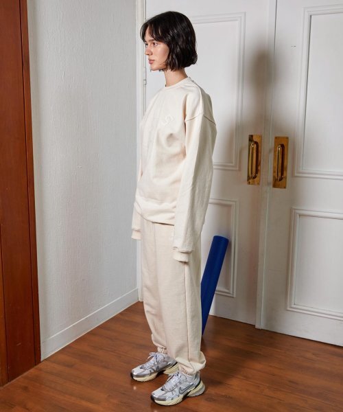MENASOO(ミナス)の「UNISEX MNS34 APPLIQUE SWEATSHIRT_IVORY(スウェット・レディース・アイボリー・F)」の3枚目の写真