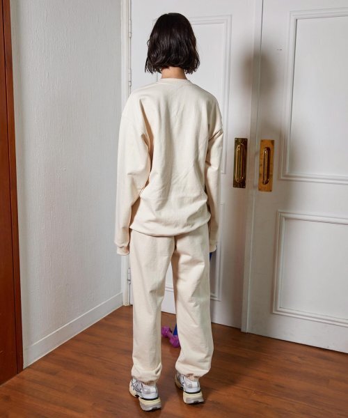 MENASOO(ミナス)の「UNISEX MNS34 APPLIQUE SWEATSHIRT_IVORY(スウェット・レディース・アイボリー・F)」の4枚目の写真