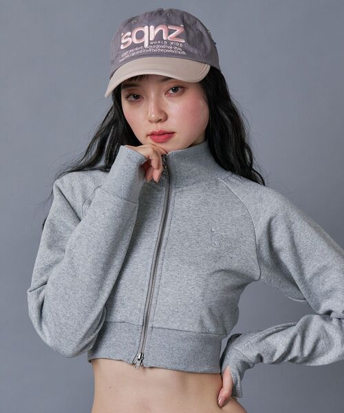 SEQUENZ（シークエンズ）の「※WEB限定 / セットアップ対応 / レディースグリッタージップスウェット / sqnz glitter zip top（スウェット・レディース・モカ/スカイブルー/ライトピンク/ブラック/グレー・MEDIUM/SMALL）」の3枚目の写真