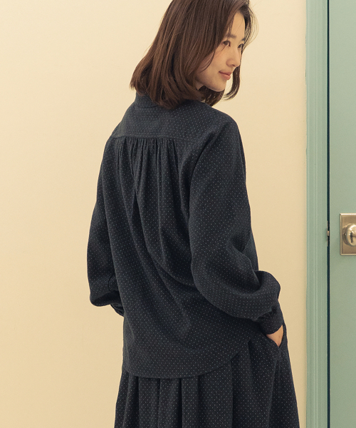 CHIQUITA(チキータ)の「ドットナッピングラウンドカラーシャツネイビー251015NV(シャツ/ブラウス・レディース・ネイビー・MEDIUM/LARGE)」の3枚目の写真