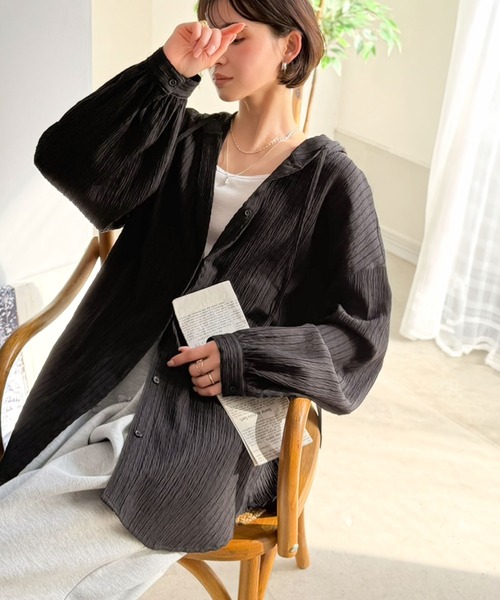 classicalelf(クラシカルエルフ)の「ぽわん袖とラウンド裾でこなれ感をプラス。ぽこぽこ素材が可愛い。ふくれシャーリング風フードブラウス(長袖)(シャツ/ブラウス・レディース・ブルー/アイボリー/ブラック/ブラウン・LARGE/MEDIUM/SMALL/X-LARGE)」の22枚目の写真