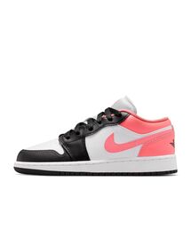 JORDAN BRAND(�W���[�_���u�����h)�̃G�A �W���[�_�� 1 LOW �W���j�A�V���[�Y / Air Jordan 1 Low Big Kids' Shoes 553560-025 Black(�X�j�[�J�[)