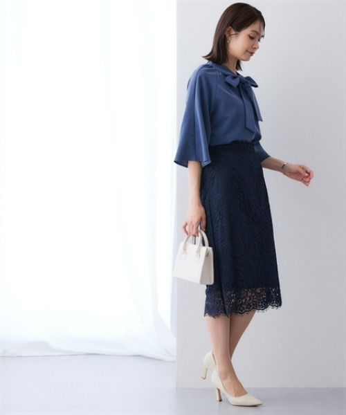 7days Life Styling(セブンデイズライフスタイリング)の「シャンブレー前後2WAYリボンタイブラウス セットアップ対応<大きいサイズ有>(シャツ/ブラウス・レディース・グレー系/ネイビー系・3L/LL/L/M)」の4枚目の写真