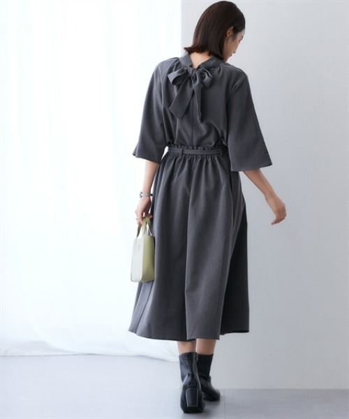 7days Life Styling(セブンデイズライフスタイリング)の「シャンブレー前後2WAYリボンタイブラウス セットアップ対応<大きいサイズ有>(シャツ/ブラウス・レディース・グレー系/ネイビー系・3L/LL/L/M)」の9枚目の写真