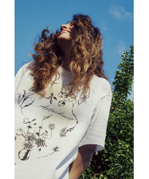 AFTERHOURS（アフターアワーズ）の「SEASON GRAPHIC OVERSIZED TOP (WHITE)（Tシャツ/カットソー）」