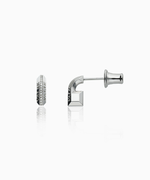 VALIK（バリク）の「[925シルバー] No.46 ハーフシグネチャーラインセッティングピアス [S]（ピアス（両耳用）・レディース・ピンクゴールド/イエローゴールド/ホワイトゴールド・FREE）」の5枚目の写真