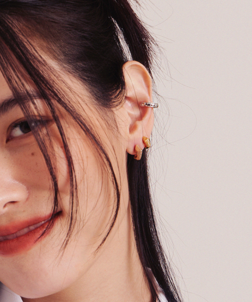 VALIK（バリク）の「[925シルバー] No.46 ハーフシグネチャーラインセッティングピアス [S]（ピアス（両耳用）・レディース・ピンクゴールド/イエローゴールド/ホワイトゴールド・FREE）」の12枚目の写真
