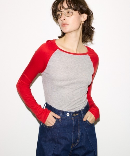 THROW by SLY（スローバイスライ）の「THROW FINE TOUCH RAGLAN L/S TOPS  ファインタッチラグランロングスリーブトップス 冬服 春服（Tシャツ/カットソー・レディース・ネイビー/レッド・FREE）」の2枚目の写真