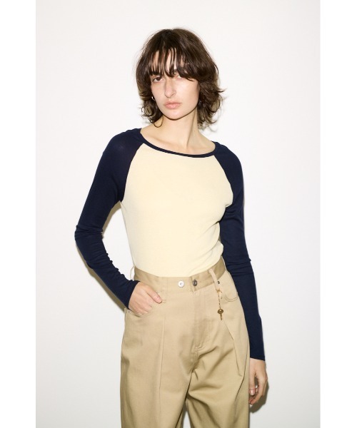 THROW by SLY（スローバイスライ）の「THROW FINE TOUCH RAGLAN L/S TOPS  ファインタッチラグランロングスリーブトップス 冬服 春服（Tシャツ/カットソー・レディース・ネイビー/レッド・FREE）」の3枚目の写真
