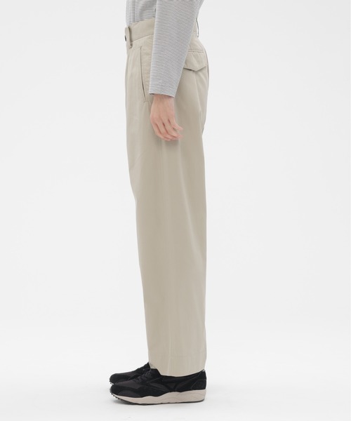 MARGARET HOWELL(マーガレットハウエル)の「EGYPTIAN COTTON GABARDINE(その他パンツ・メンズ・ライトベージュ/ネイビー・SMALL/MEDIUM/LARGE)」の3枚目の写真