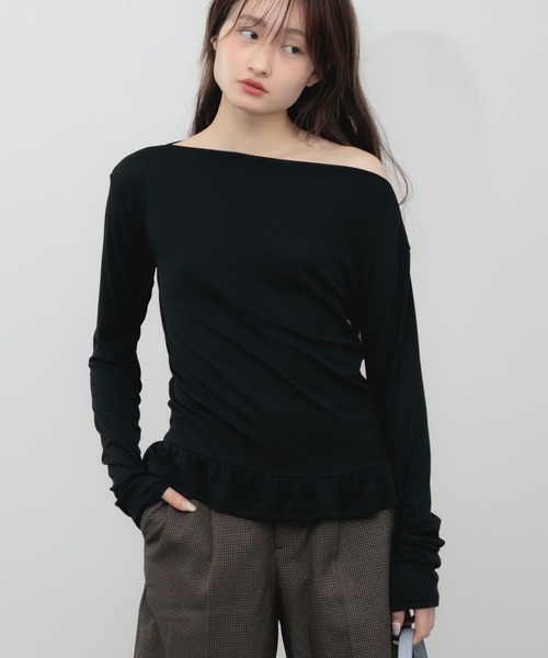 HEILIS(ヘイリス)の「ペプラムオフショルダートップス / フリル 肌見せ 抜け感 カットソー トップス 長袖 ホワイト アイボリー ブラック グレー 韓国 シンプル 無地 長袖 春服 秋服 夏服 オーバーサイズ 冷房対策 紫外線対策(Tシャツ/カットソー・レディース・グレー/ホワイト/ブラック・FREE)」の3枚目の写真