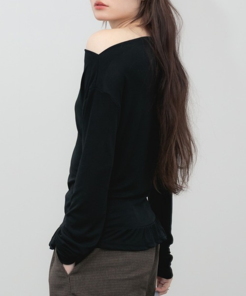HEILIS(ヘイリス)の「ペプラムオフショルダートップス / フリル 肌見せ 抜け感 カットソー トップス 長袖 ホワイト アイボリー ブラック グレー 韓国 シンプル 無地 長袖 春服 秋服 夏服 オーバーサイズ 冷房対策 紫外線対策(Tシャツ/カットソー・レディース・グレー/ホワイト/ブラック・FREE)」の14枚目の写真