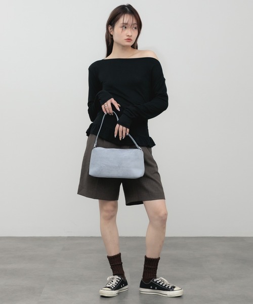 HEILIS(ヘイリス)の「ペプラムオフショルダートップス / フリル 肌見せ 抜け感 カットソー トップス 長袖 ホワイト アイボリー ブラック グレー 韓国 シンプル 無地 長袖 春服 秋服 夏服 オーバーサイズ 冷房対策 紫外線対策(Tシャツ/カットソー・レディース・グレー/ホワイト/ブラック・FREE)」の17枚目の写真