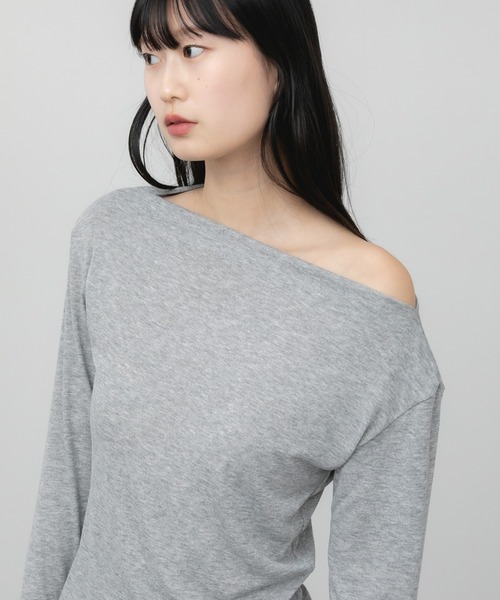 HEILIS(ヘイリス)の「ペプラムオフショルダートップス / フリル 肌見せ 抜け感 カットソー トップス 長袖 ホワイト アイボリー ブラック グレー 韓国 シンプル 無地 長袖 春服 秋服 夏服 オーバーサイズ 冷房対策 紫外線対策(Tシャツ/カットソー・レディース・グレー/ホワイト/ブラック・FREE)」の10枚目の写真