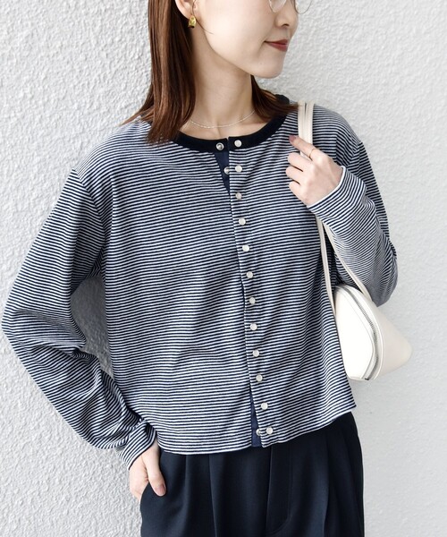 SHIPS（シップス）の「〈手洗い可能〉ポリエステル ベロア ボーダー パール モチーフ ボタン カーディガン（カーディガン/ボレロ・レディース・ネイビー・ONE SIZE）」の6枚目の写真