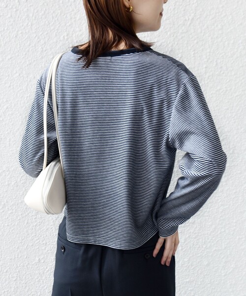 SHIPS（シップス）の「〈手洗い可能〉ポリエステル ベロア ボーダー パール モチーフ ボタン カーディガン（カーディガン/ボレロ・レディース・ネイビー・ONE SIZE）」の8枚目の写真