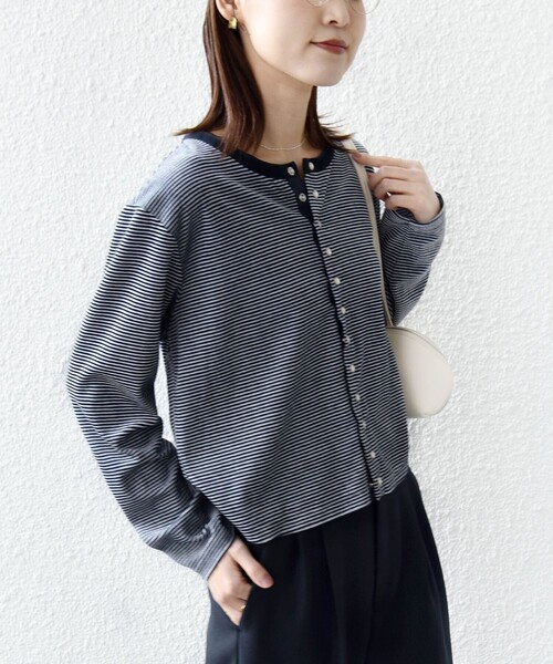 SHIPS（シップス）の「〈手洗い可能〉ポリエステル ベロア ボーダー パール モチーフ ボタン カーディガン（カーディガン/ボレロ・レディース・ネイビー・ONE SIZE）」の9枚目の写真