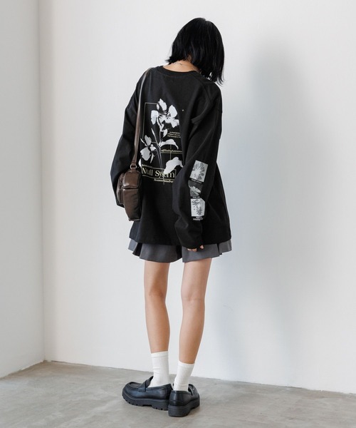 PBLIM（ページボーイリム）の「《UNISEX》モードフラワーロンＴ バックプリント / ルーズシルエット（Tシャツ/カットソー・レディース・オフホワイト/ブラック・MEDIUM/LARGE）」の18枚目の写真