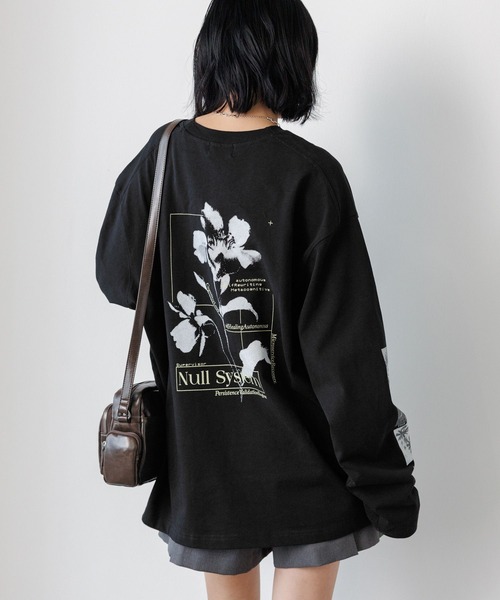 PBLIM（ページボーイリム）の「《UNISEX》モードフラワーロンＴ バックプリント / ルーズシルエット（Tシャツ/カットソー・レディース・オフホワイト/ブラック・MEDIUM/LARGE）」の22枚目の写真