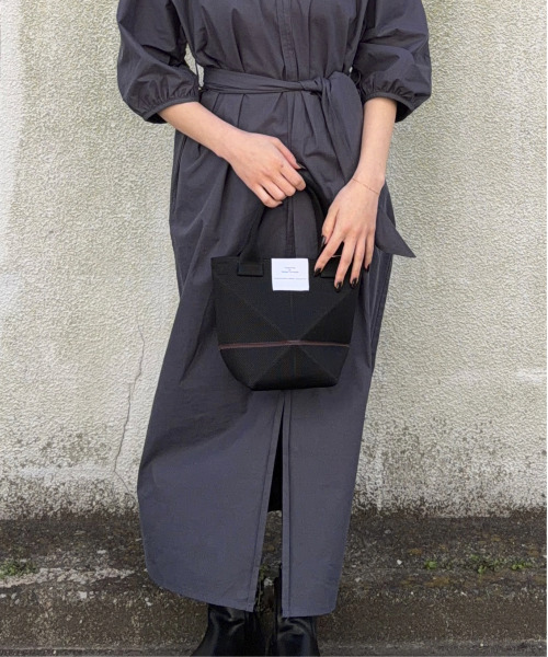 DRAW(ドロー)の「DRAW(ドロー) / 折り畳み式バッグ SMALL Fold Bag Small(ハンドバッグ・レディース・ブラック/ベージュ/ネイビー/ダークブラウン・FREE)」の1枚目の写真